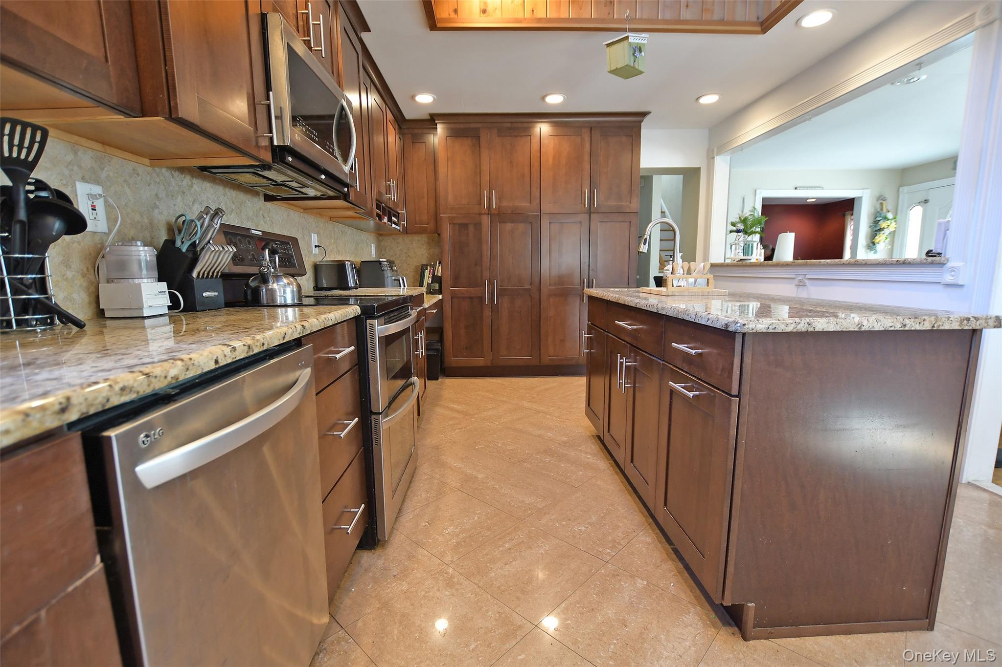 7 Maple Road, Middle Island, NY 11953