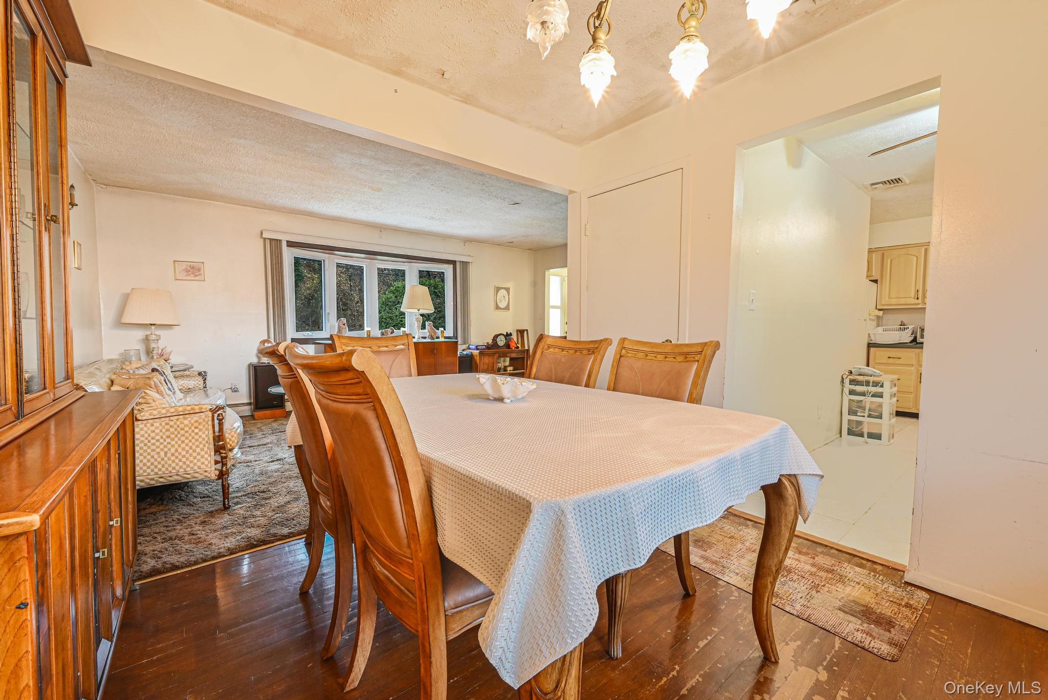 45 Roslyn Road, Roslyn Heights, NY 11577