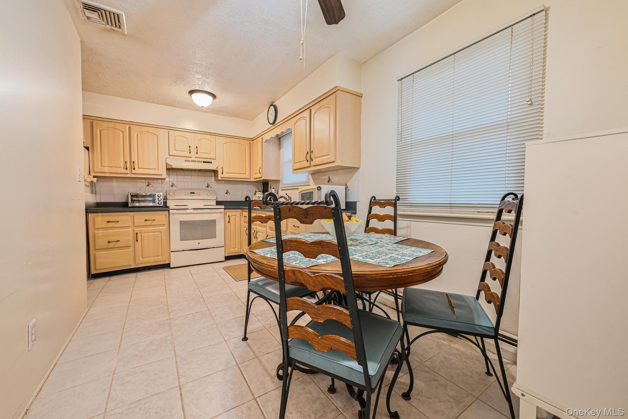 45 Roslyn Road, Roslyn Heights, NY 11577