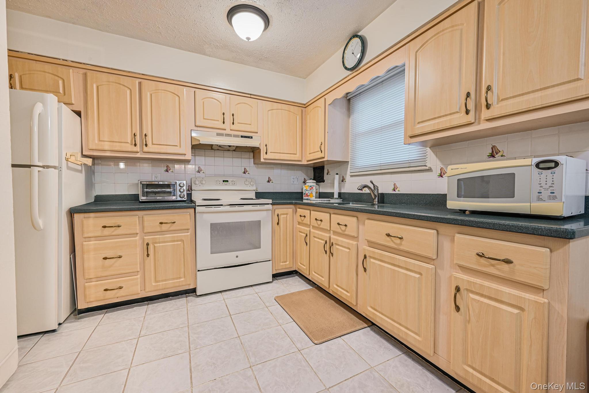 45 Roslyn Road, Roslyn Heights, NY 11577