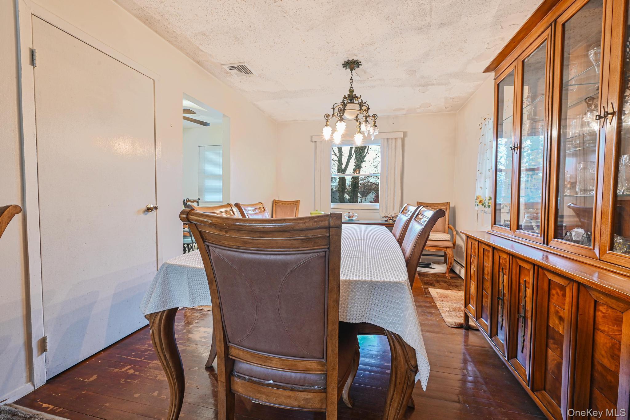 45 Roslyn Road, Roslyn Heights, NY 11577