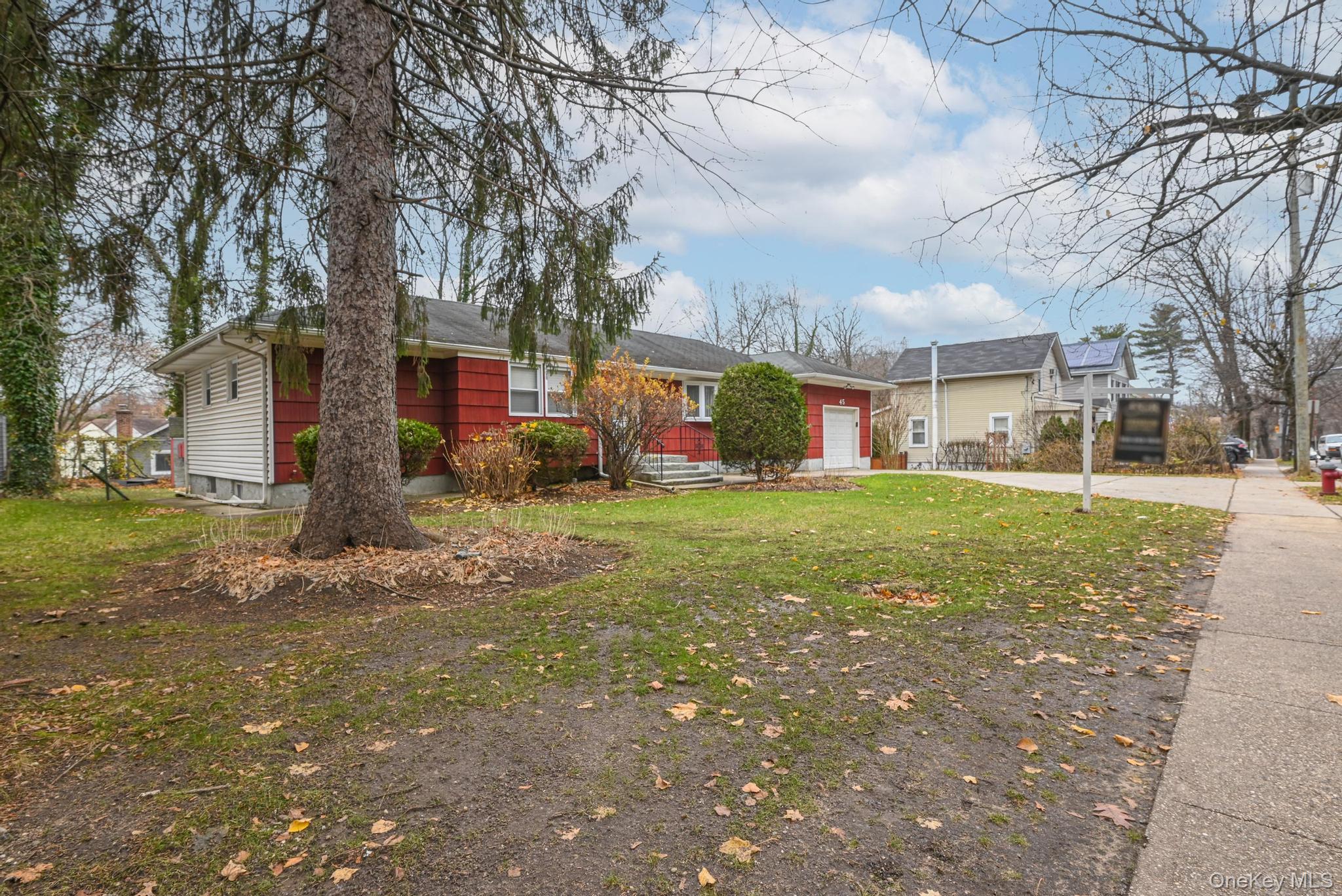 45 Roslyn Road, Roslyn Heights, NY 11577