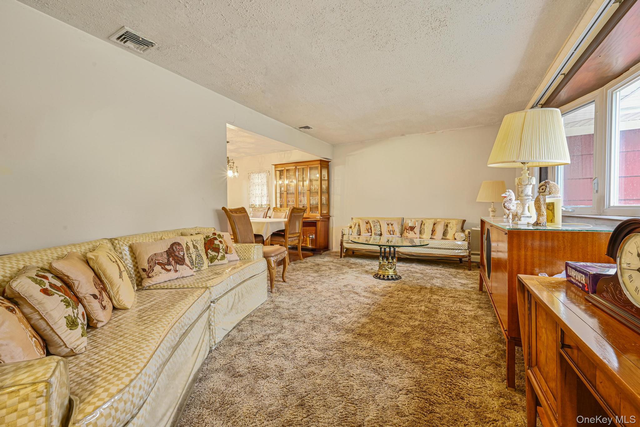 45 Roslyn Road, Roslyn Heights, NY 11577