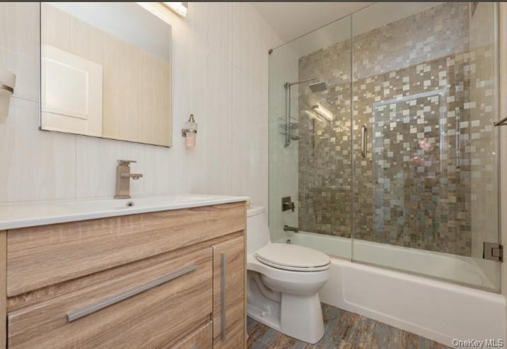 2 BAY CLUB Drive # 17Z2, Bayside, NY 11360