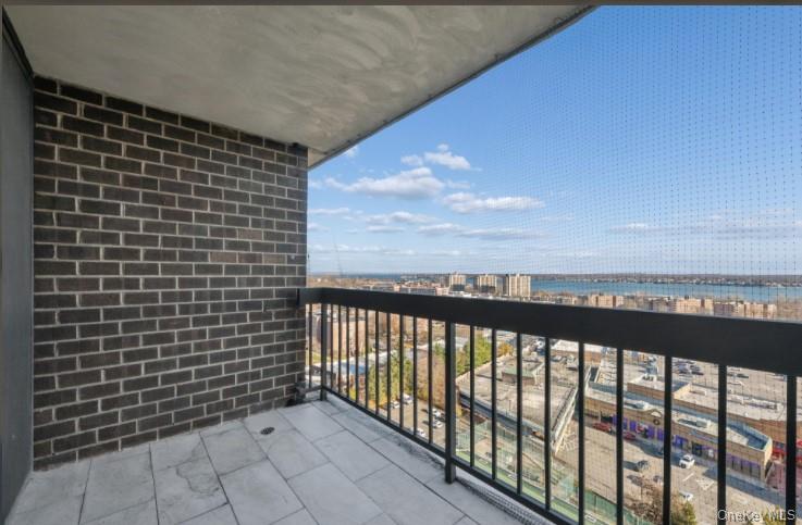 2 BAY CLUB Drive # 17Z2, Bayside, NY 11360