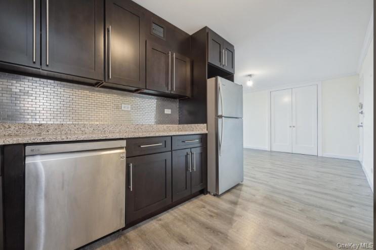 2 BAY CLUB Drive # 17Z2, Bayside, NY 11360