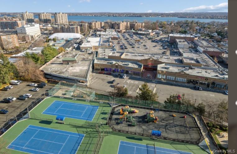 2 BAY CLUB Drive # 17Z2, Bayside, NY 11360