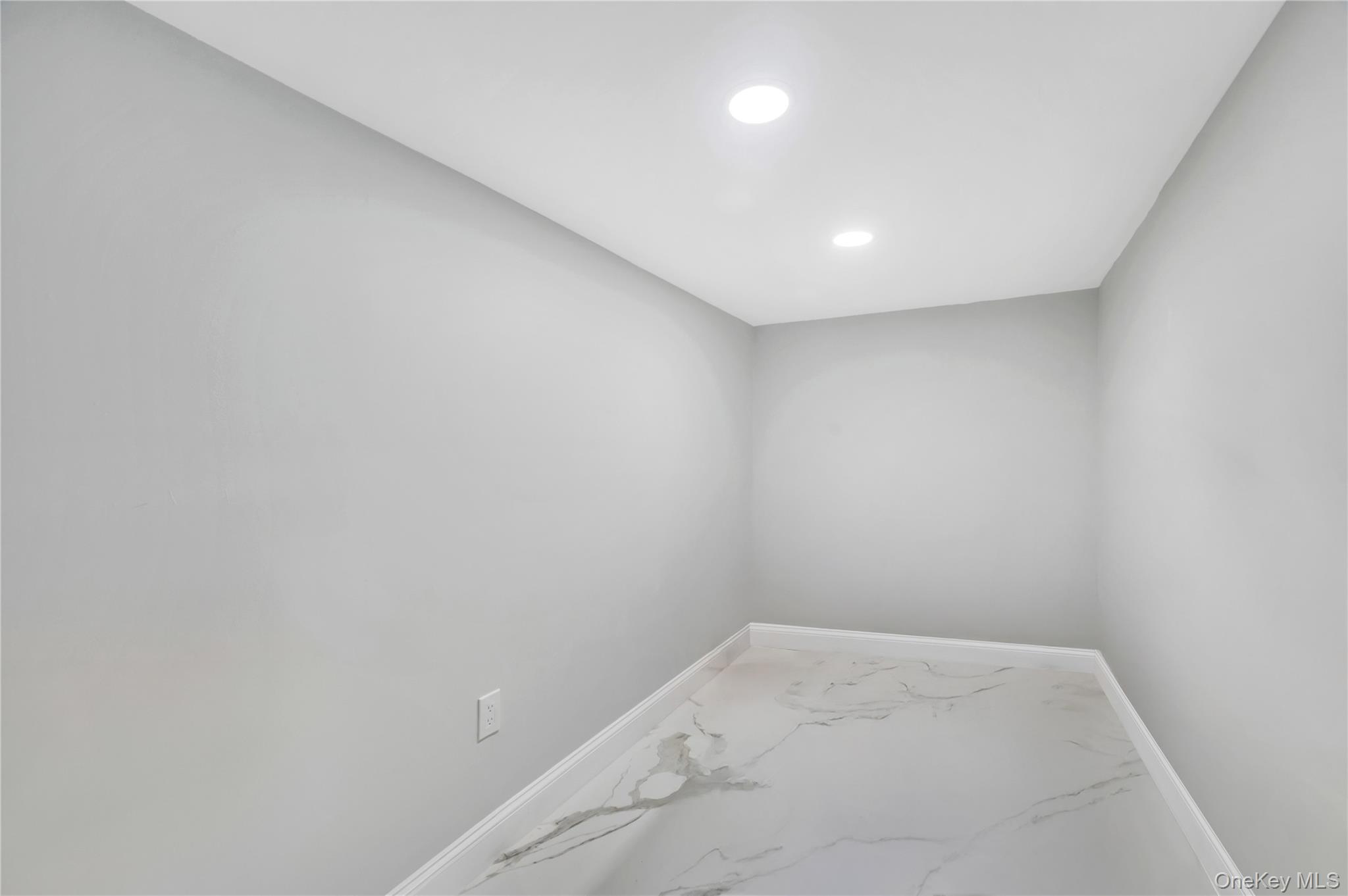 424 S Broadway, Hicksville, NY 11801