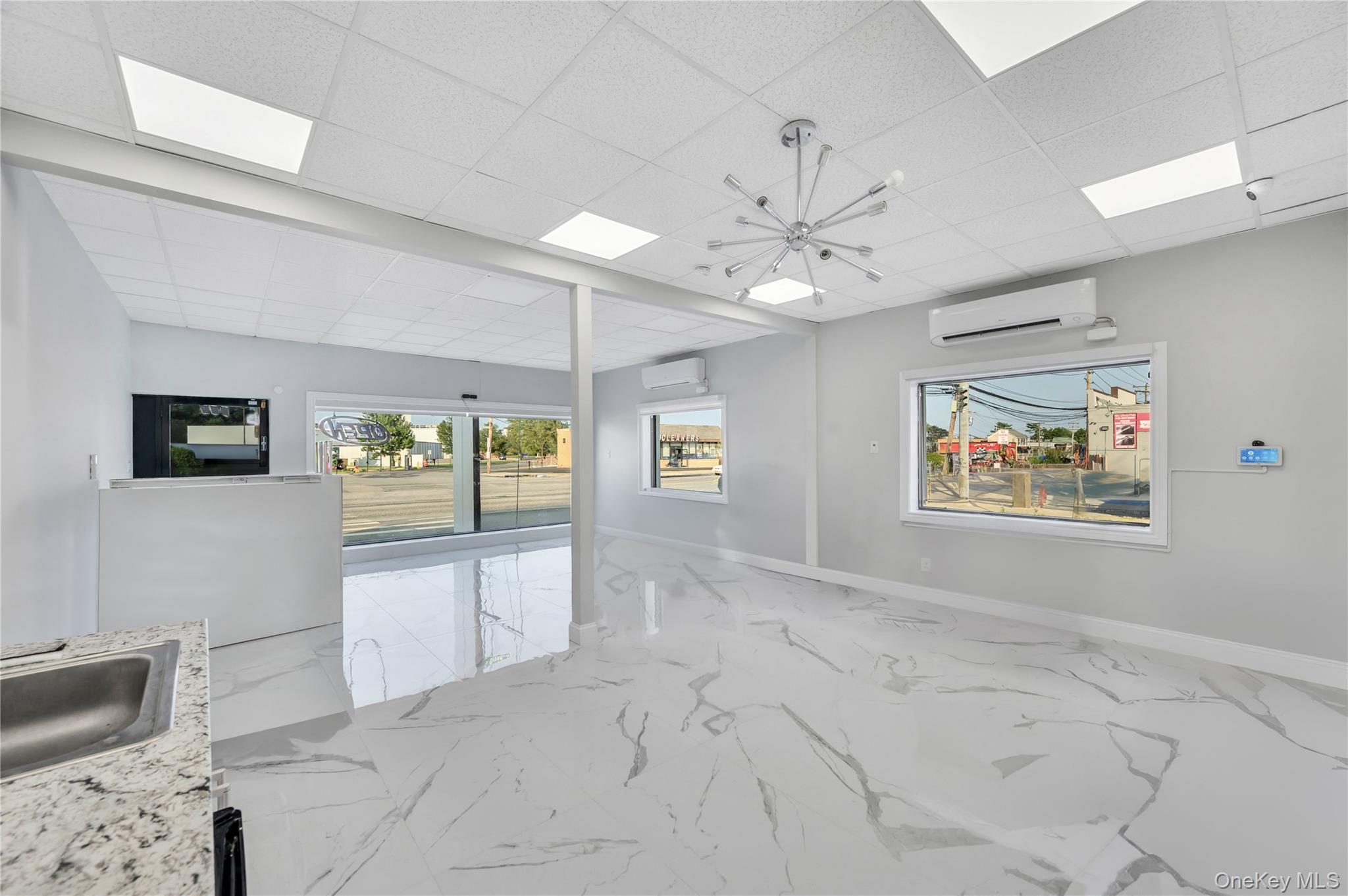 424 S Broadway, Hicksville, NY 11801