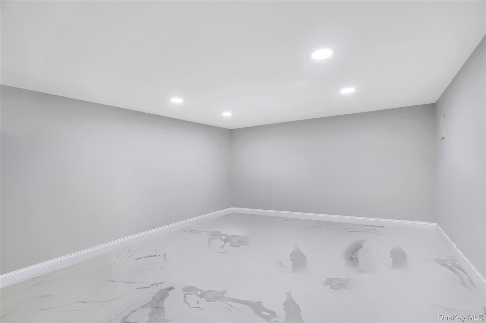 424 S Broadway, Hicksville, NY 11801