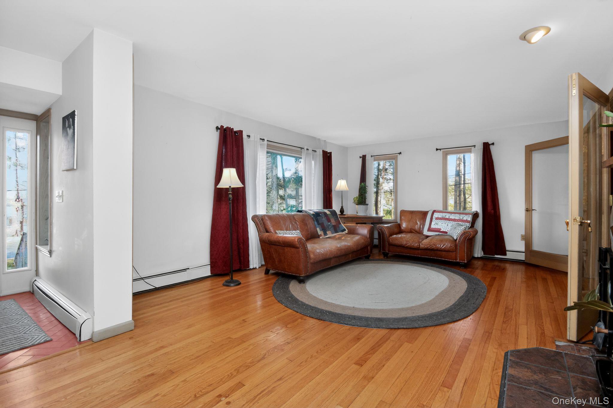 4 Carlyle Road, Hyde Park, NY 12538