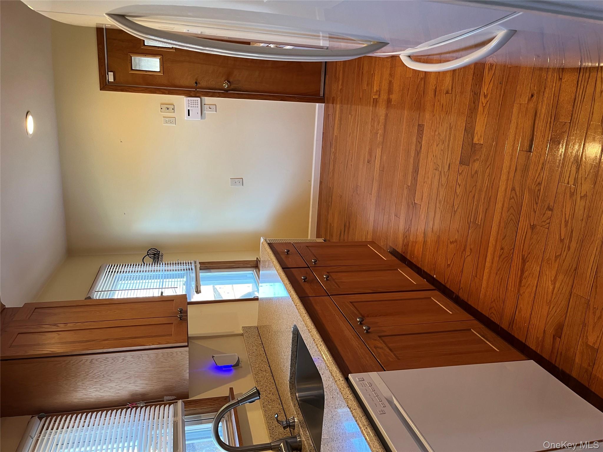 7 Floyd Place, East Norwich, NY 11732