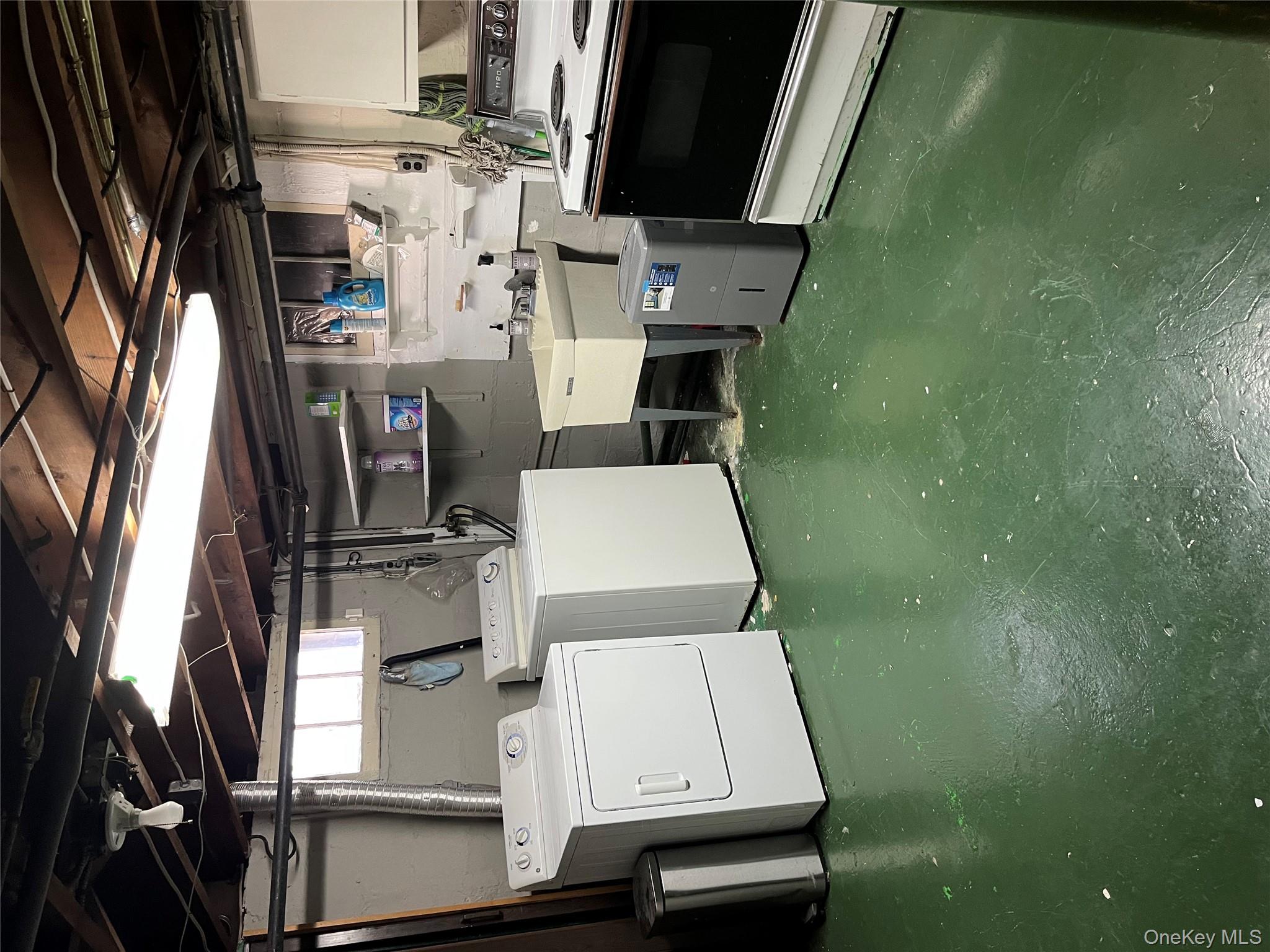 7 Floyd Place, East Norwich, NY 11732