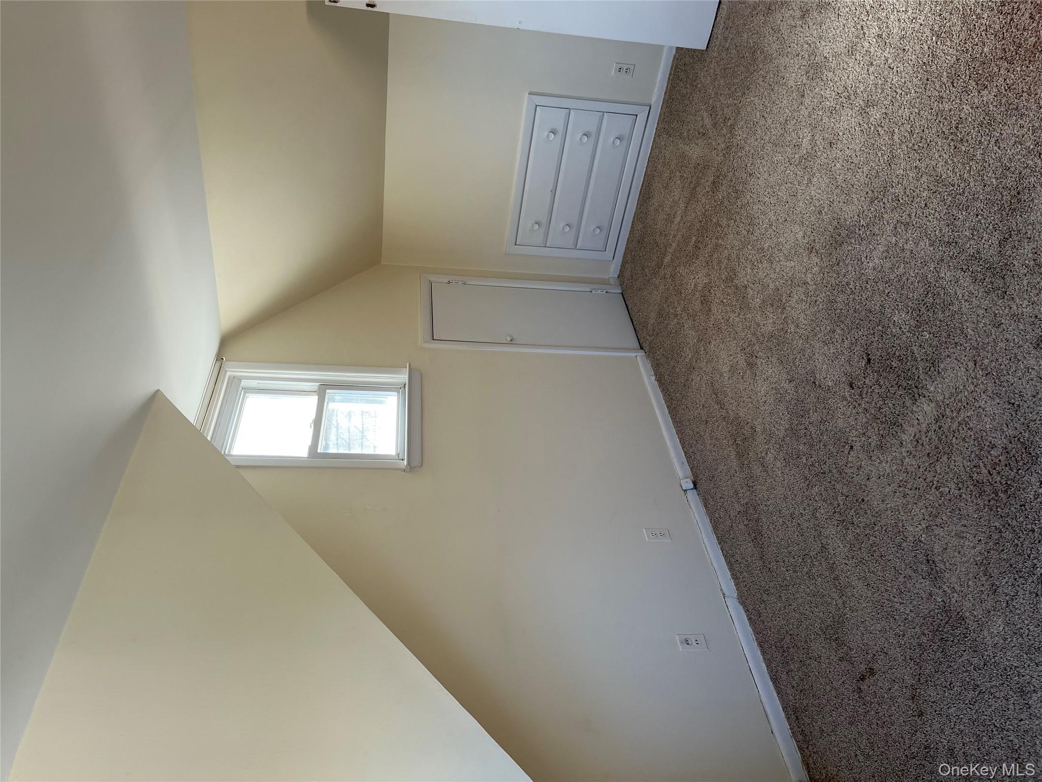 7 Floyd Place, East Norwich, NY 11732