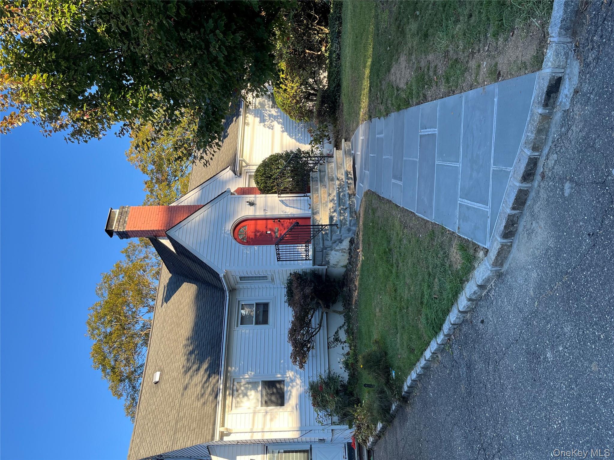 7 Floyd Place, East Norwich, NY 11732