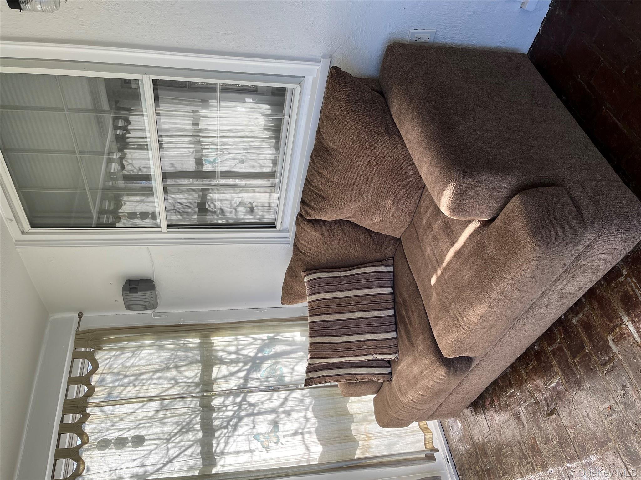 7 Floyd Place, East Norwich, NY 11732