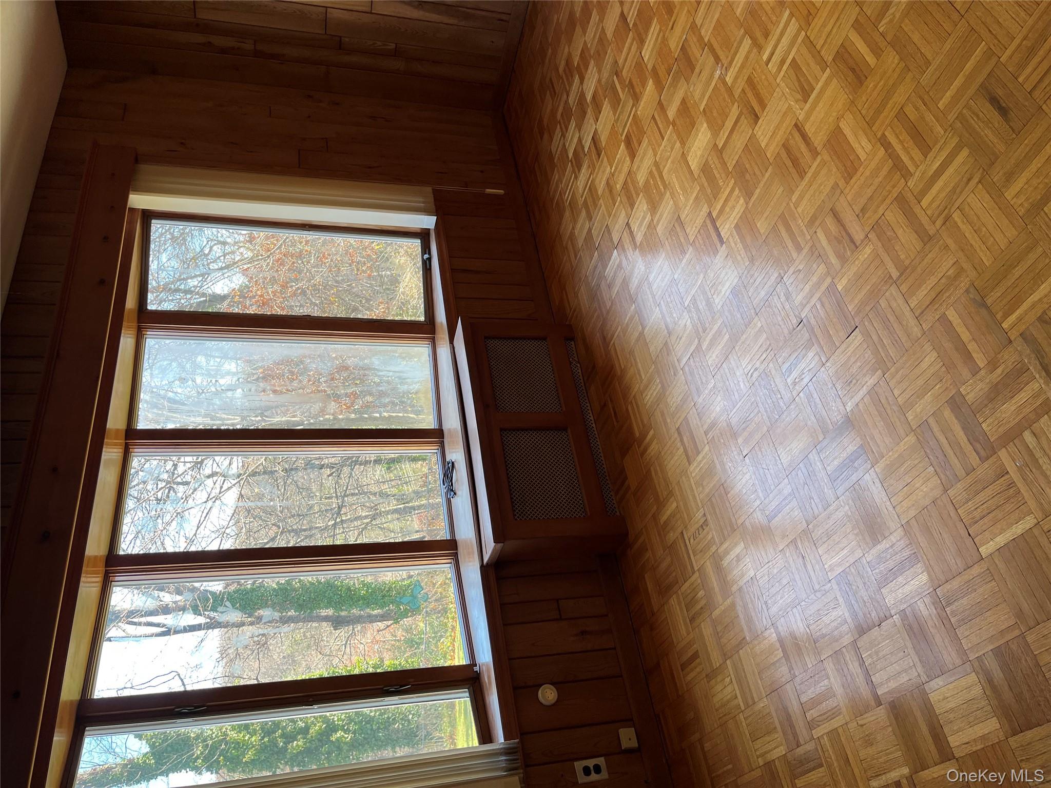 7 Floyd Place, East Norwich, NY 11732