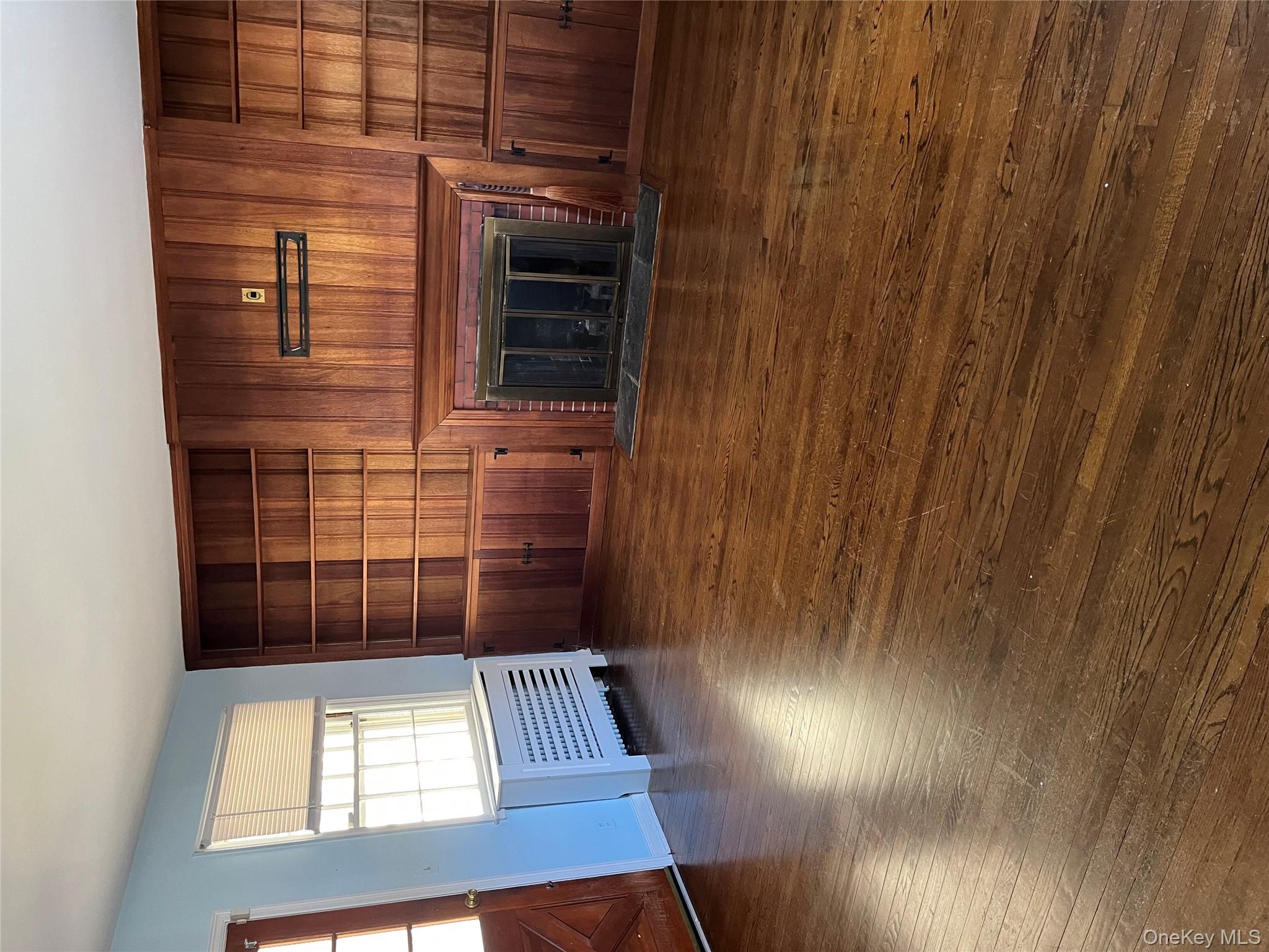 7 Floyd Place, East Norwich, NY 11732