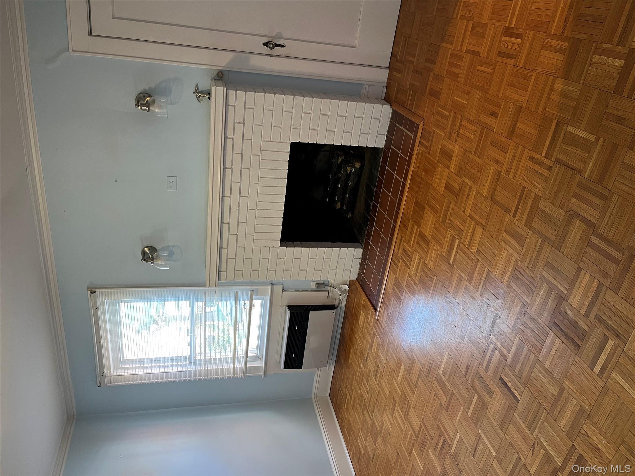 7 Floyd Place, East Norwich, NY 11732