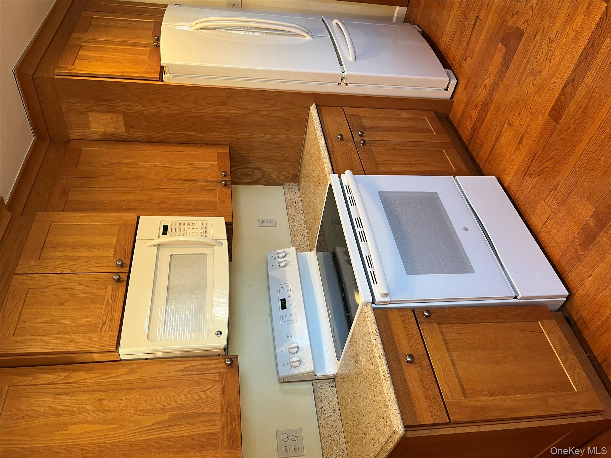 7 Floyd Place, East Norwich, NY 11732