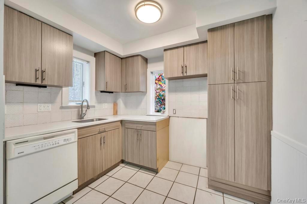 88 Marlboro Road, Valley Stream, NY 11581