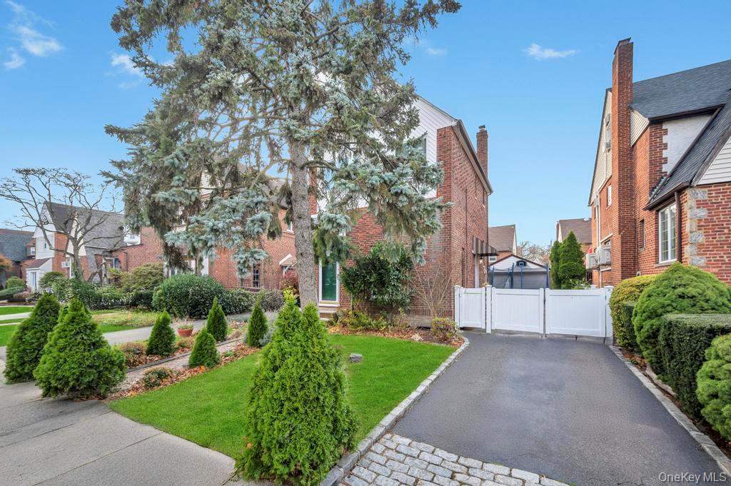 88 Marlboro Road, Valley Stream, NY 11581