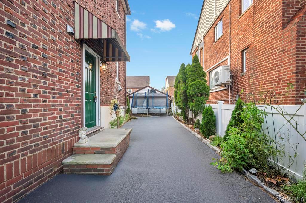 88 Marlboro Road, Valley Stream, NY 11581