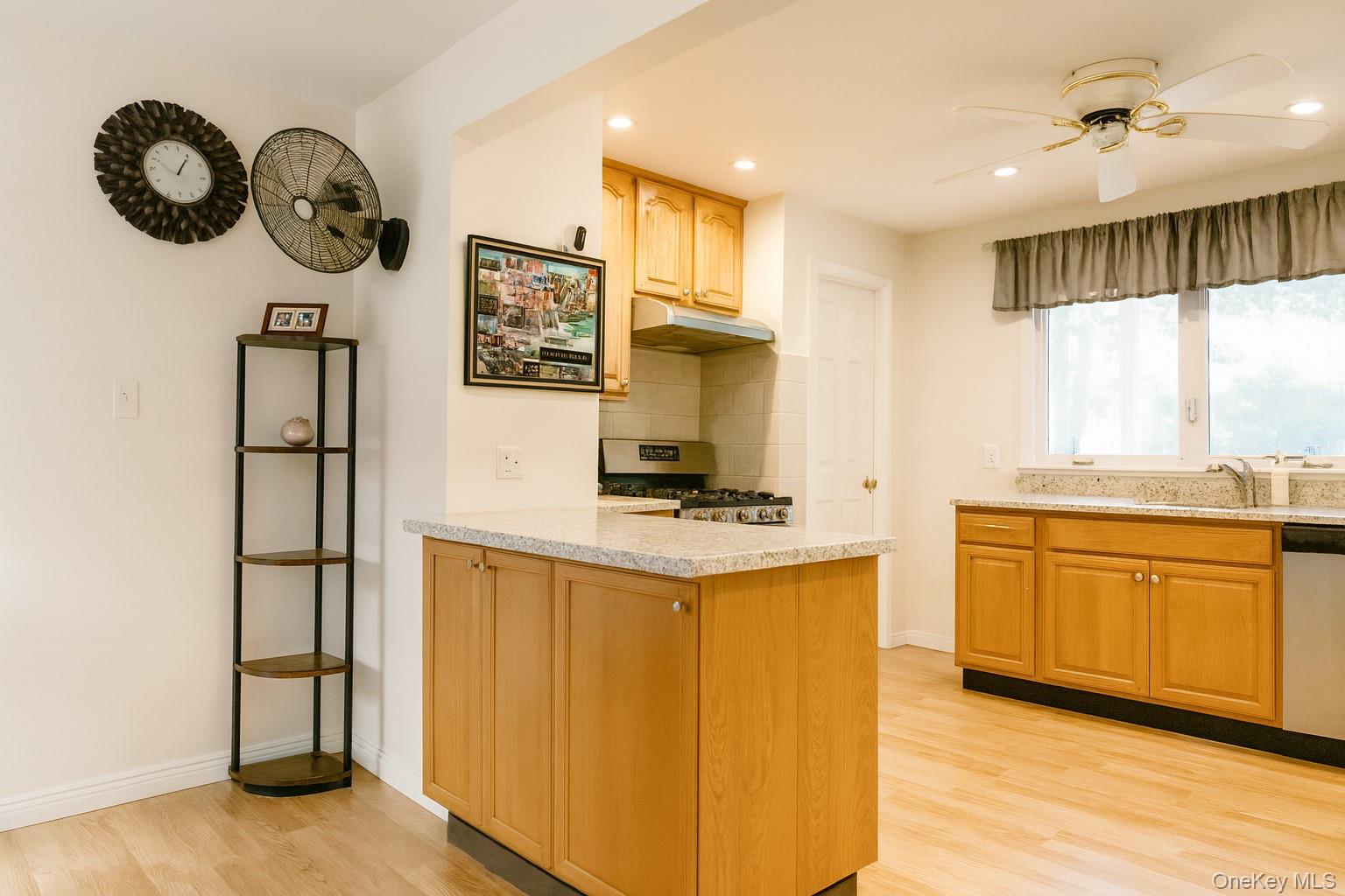 9 Bagley Avenue, Albertson, NY 11507