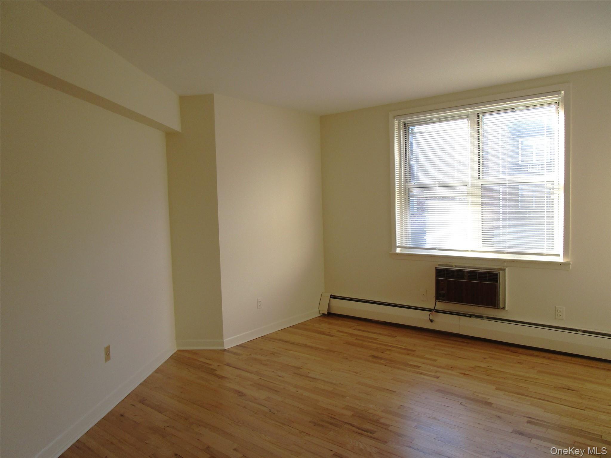 20 Daley Place # 128, Lynbrook, NY 11563