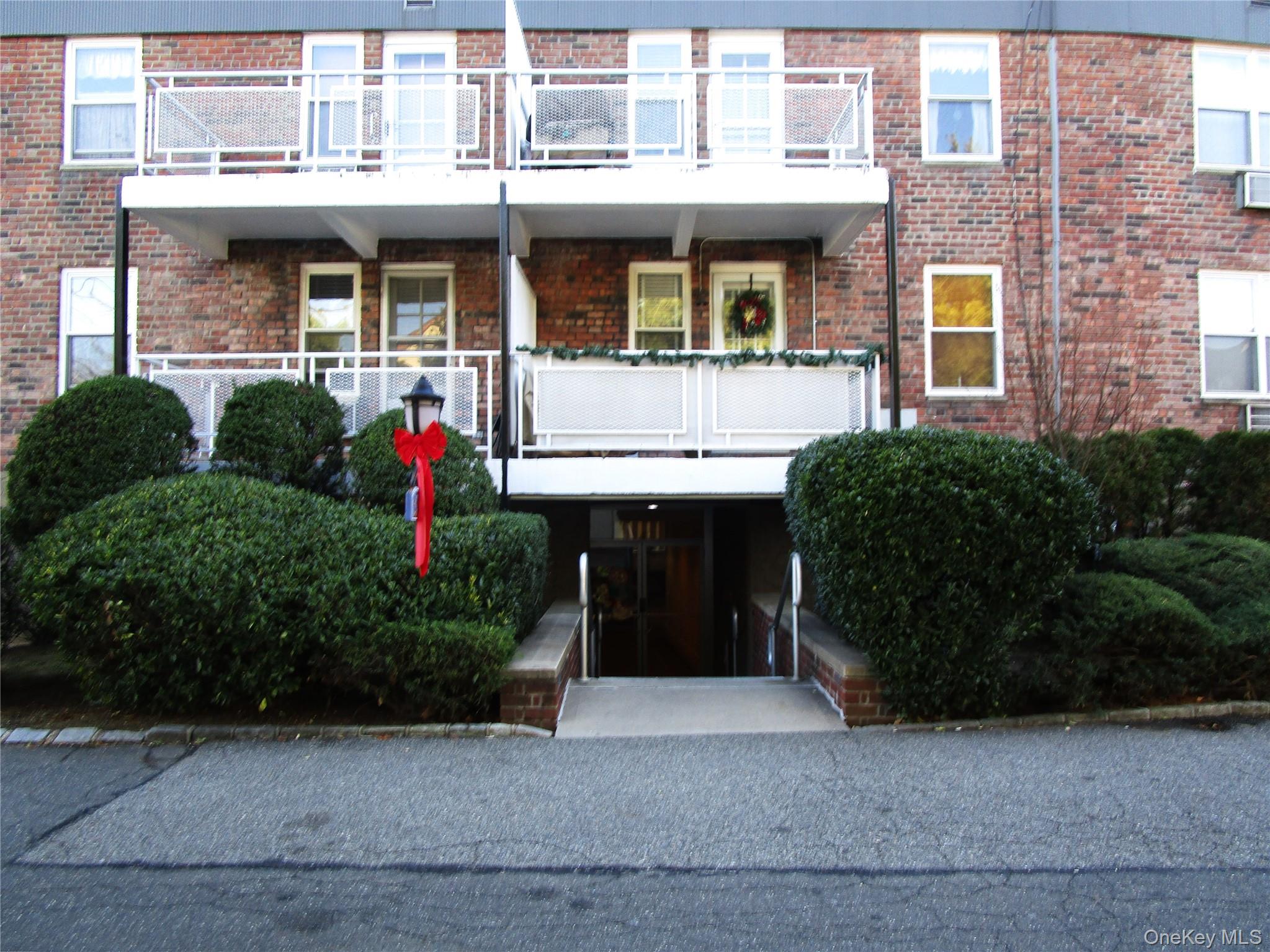 20 Daley Place # 128, Lynbrook, NY 11563