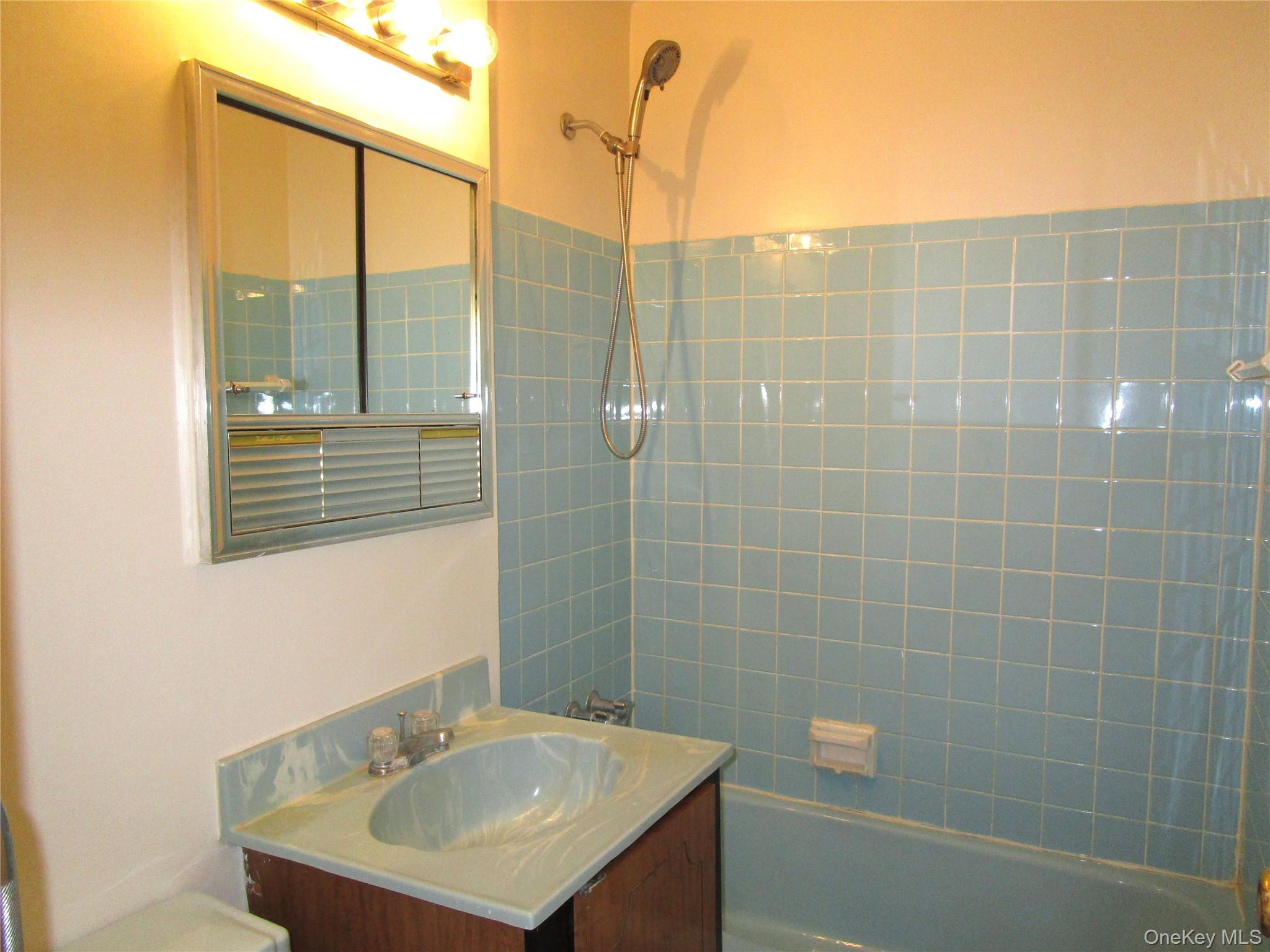 20 Daley Place # 128, Lynbrook, NY 11563