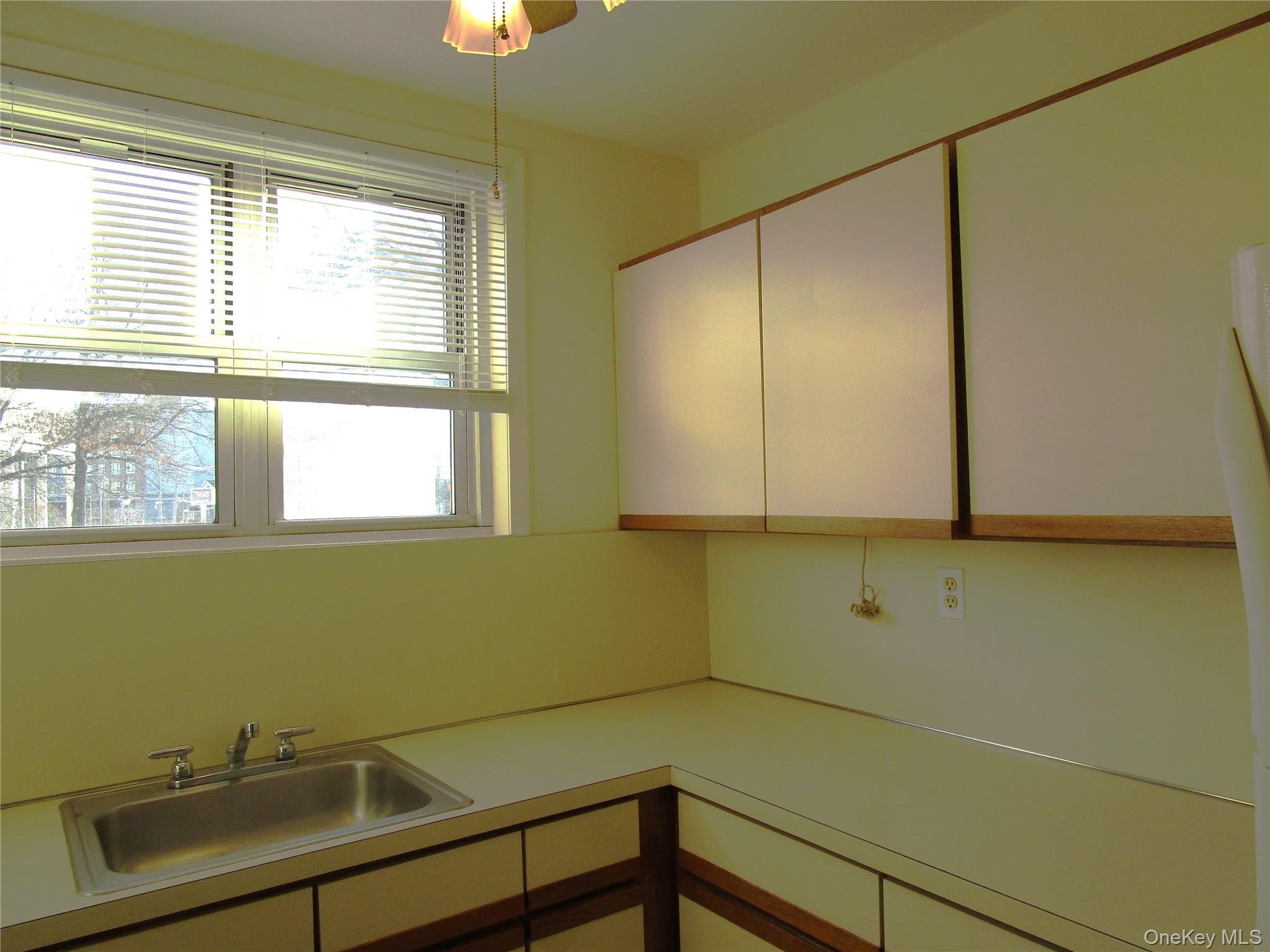 20 Daley Place # 128, Lynbrook, NY 11563