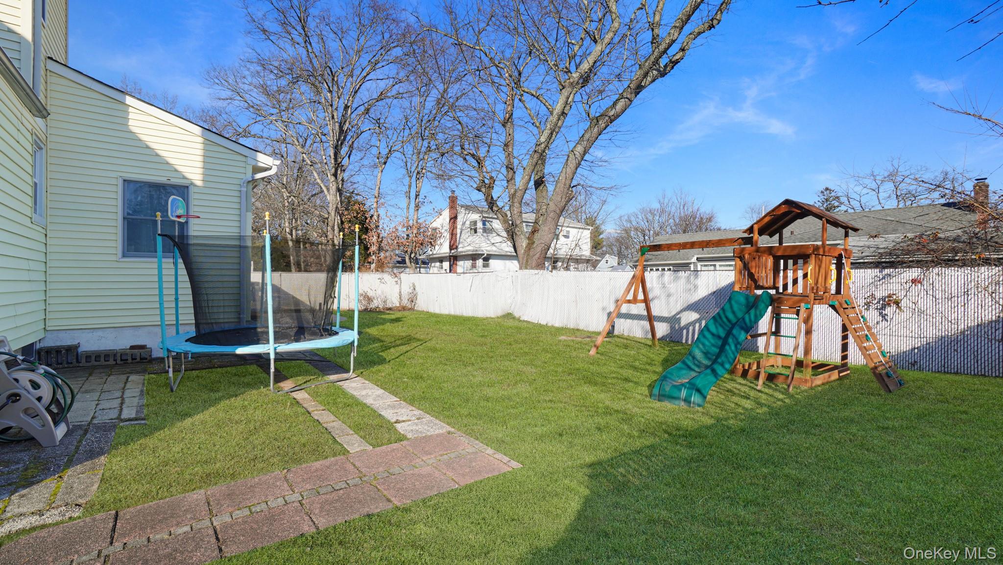 197 W 5th Street, Deer Park, NY 11729