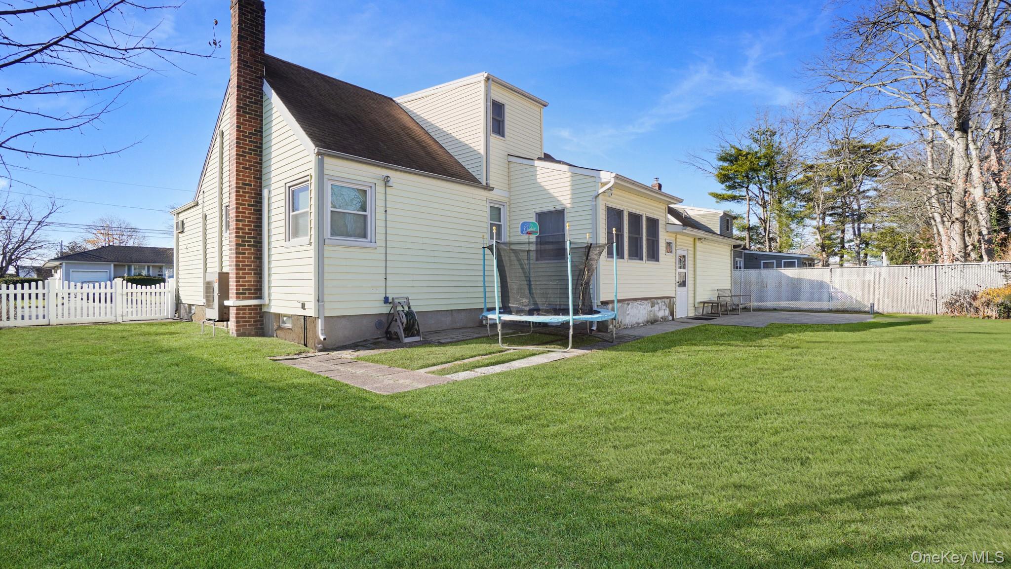 197 W 5th Street, Deer Park, NY 11729