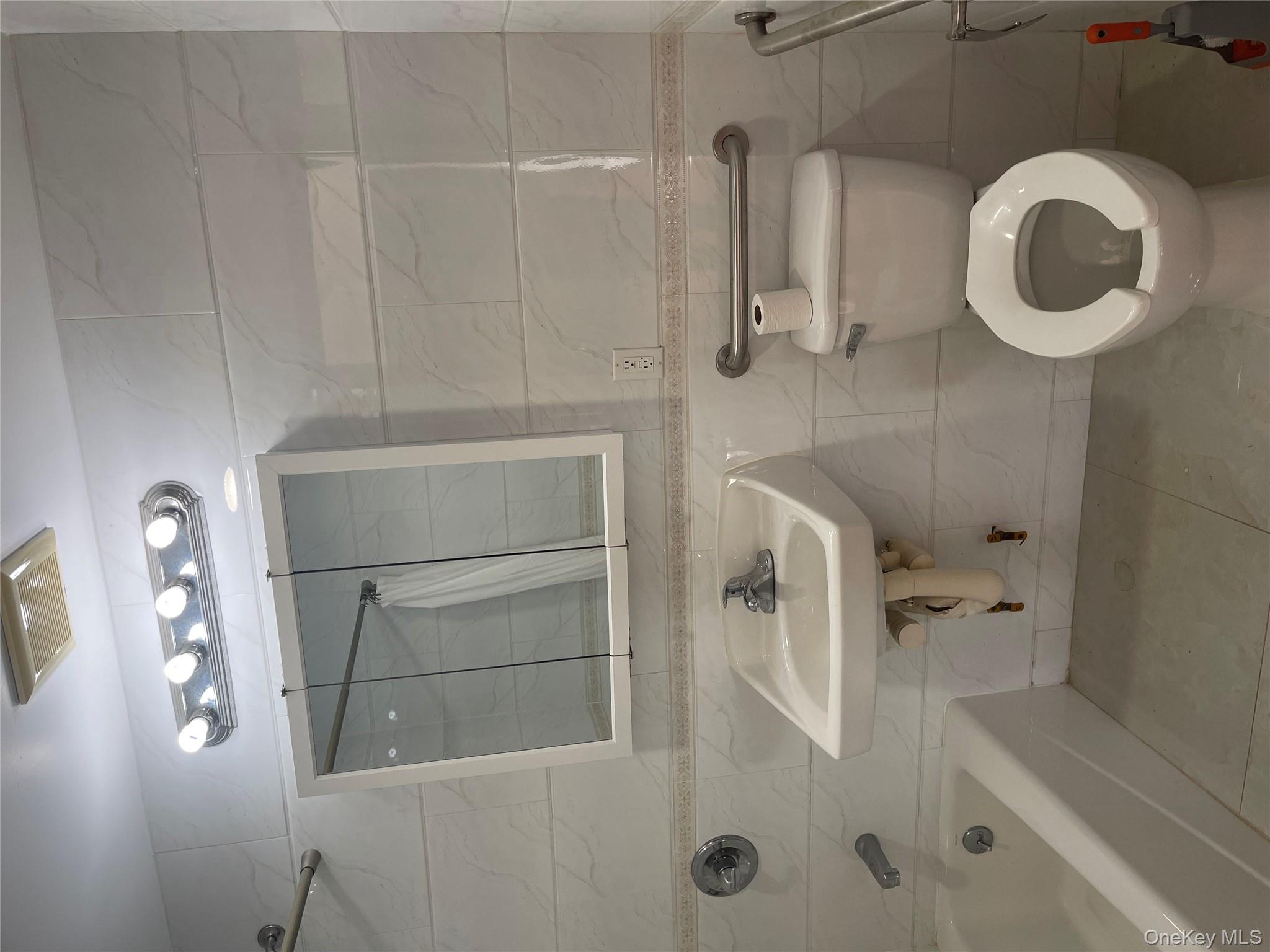 7548 Parsons Boulevard # 1C, Fresh Meadows, NY 11366