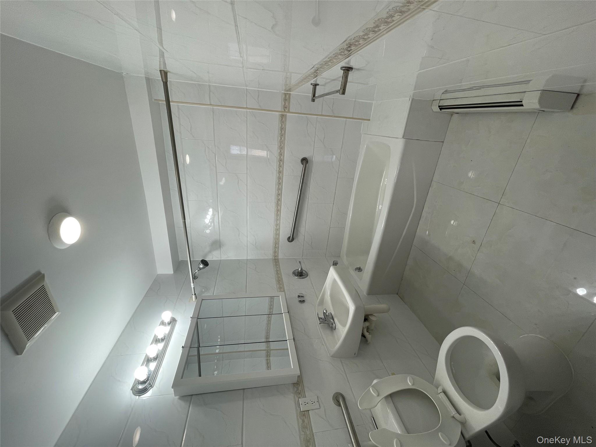 7548 Parsons Boulevard # 1C, Fresh Meadows, NY 11366