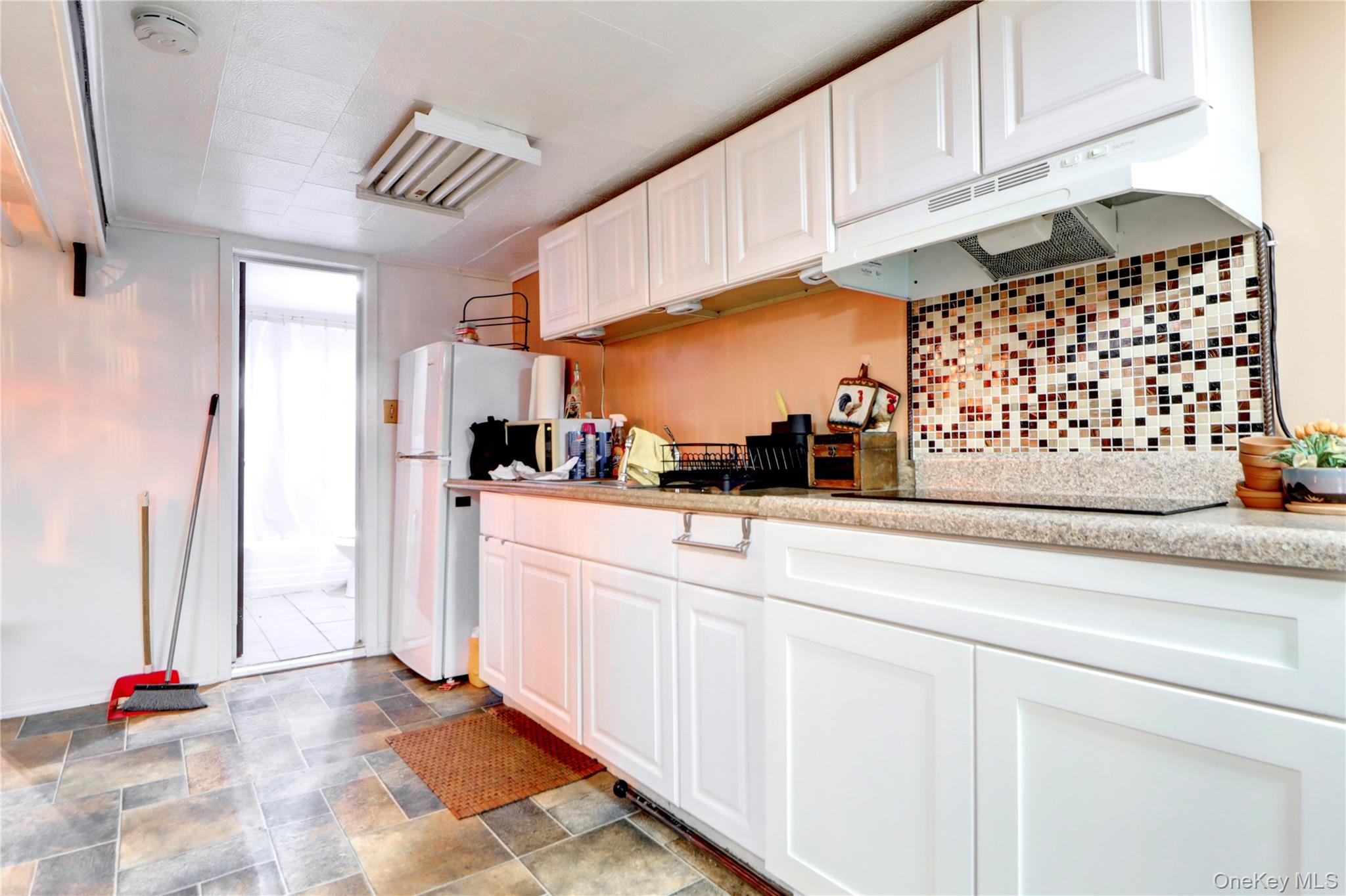 6510 80th Avenue, Glendale, NY 11385