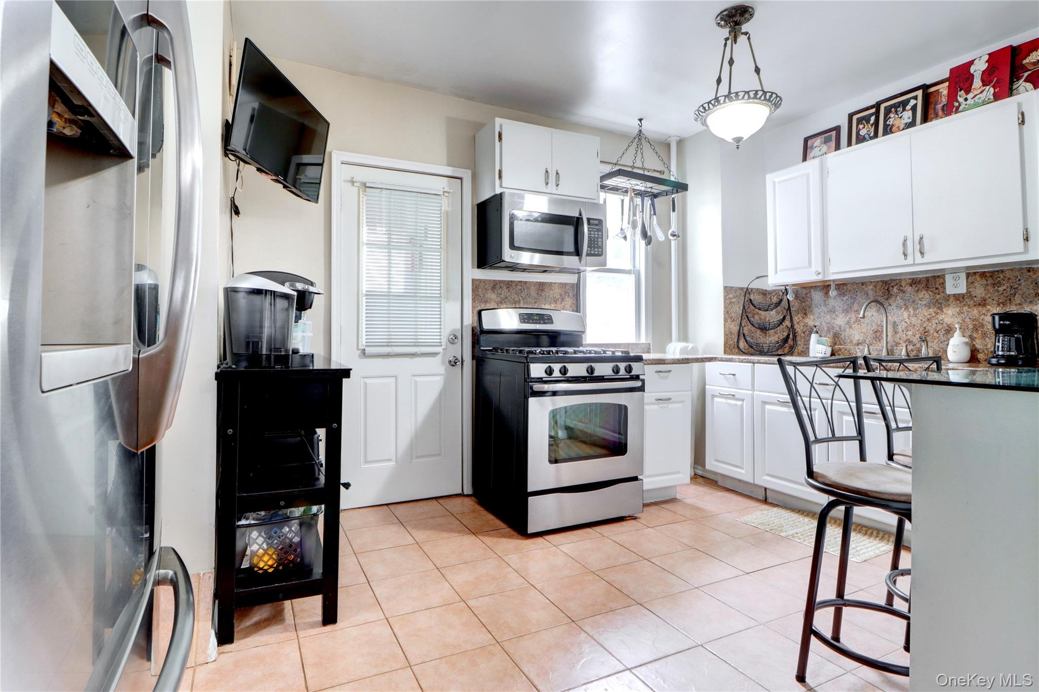 6510 80th Avenue, Glendale, NY 11385