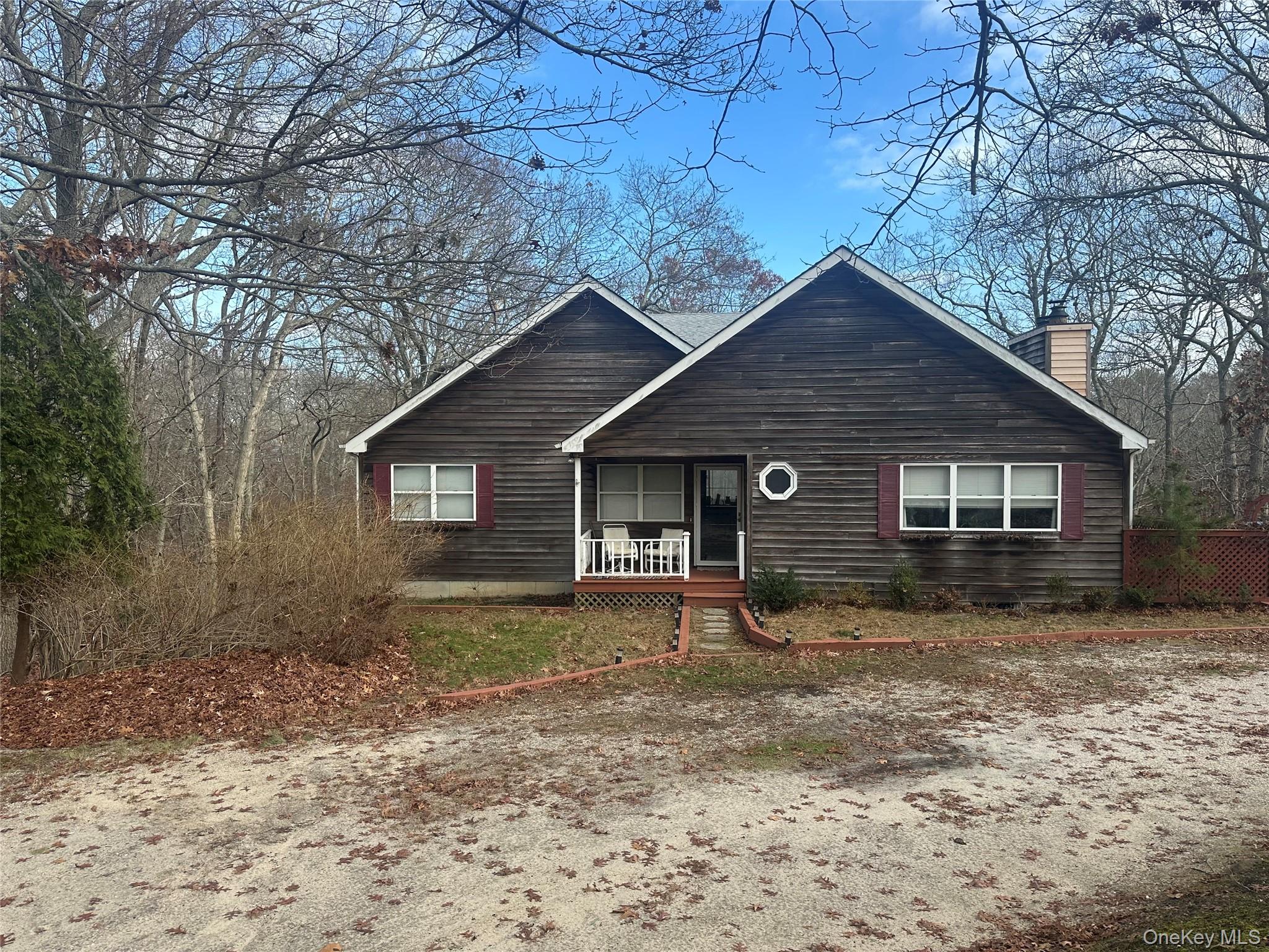 9 Woodview Way, Hampton Bays, NY 11946