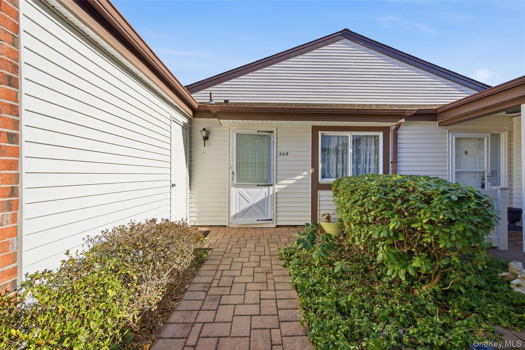 504 Gotham Court N, Saint James, NY 11780