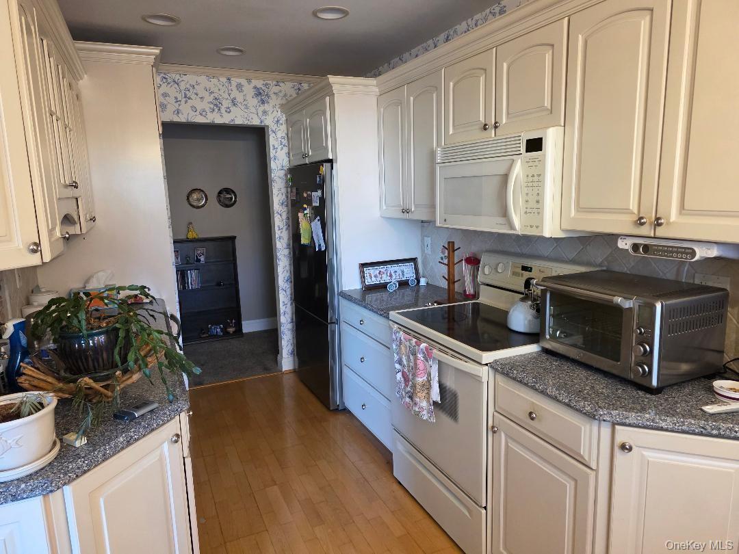 504 Gotham Court N, Saint James, NY 11780