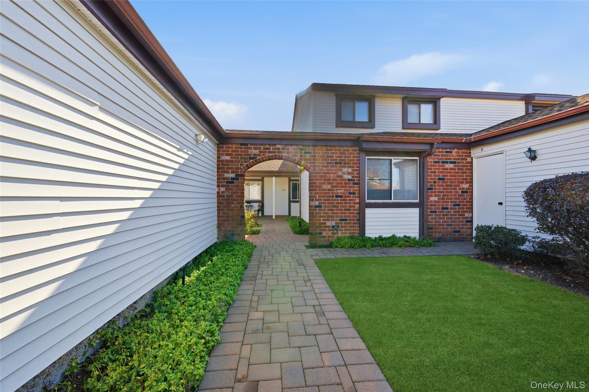 504 Gotham Court N, Saint James, NY 11780