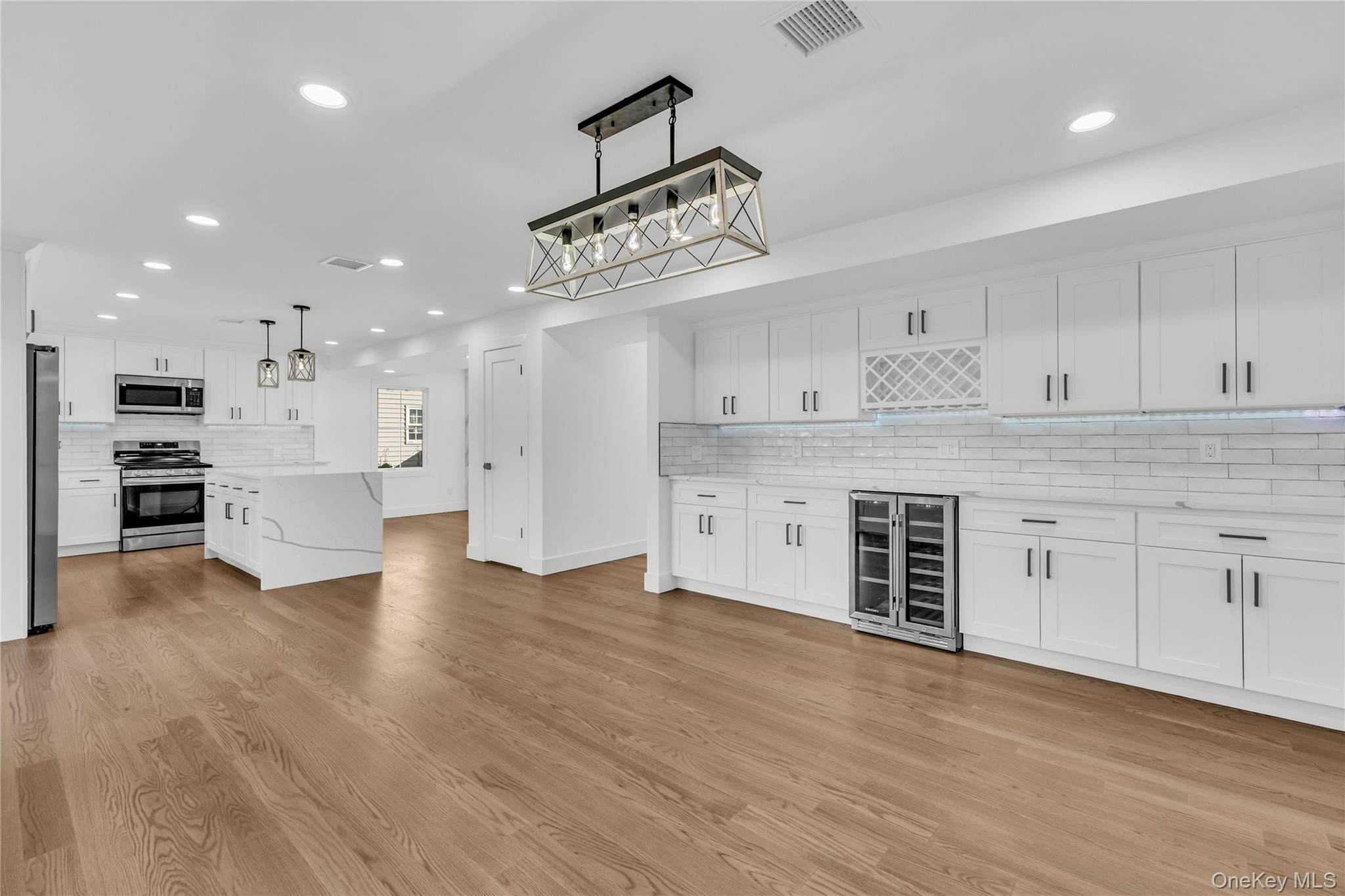 24 Rim Lane, Hicksville, NY 11801