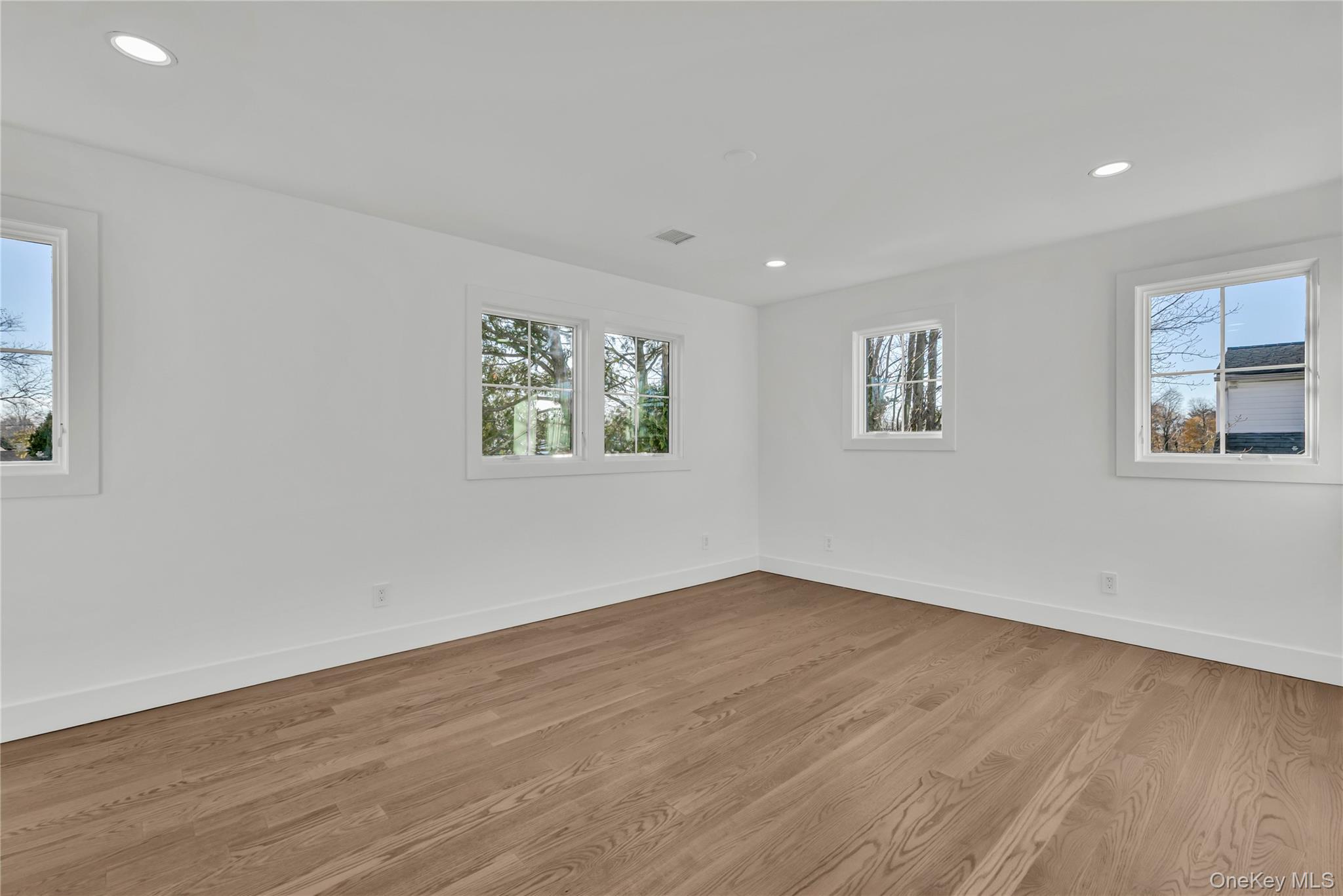 24 Rim Lane, Hicksville, NY 11801