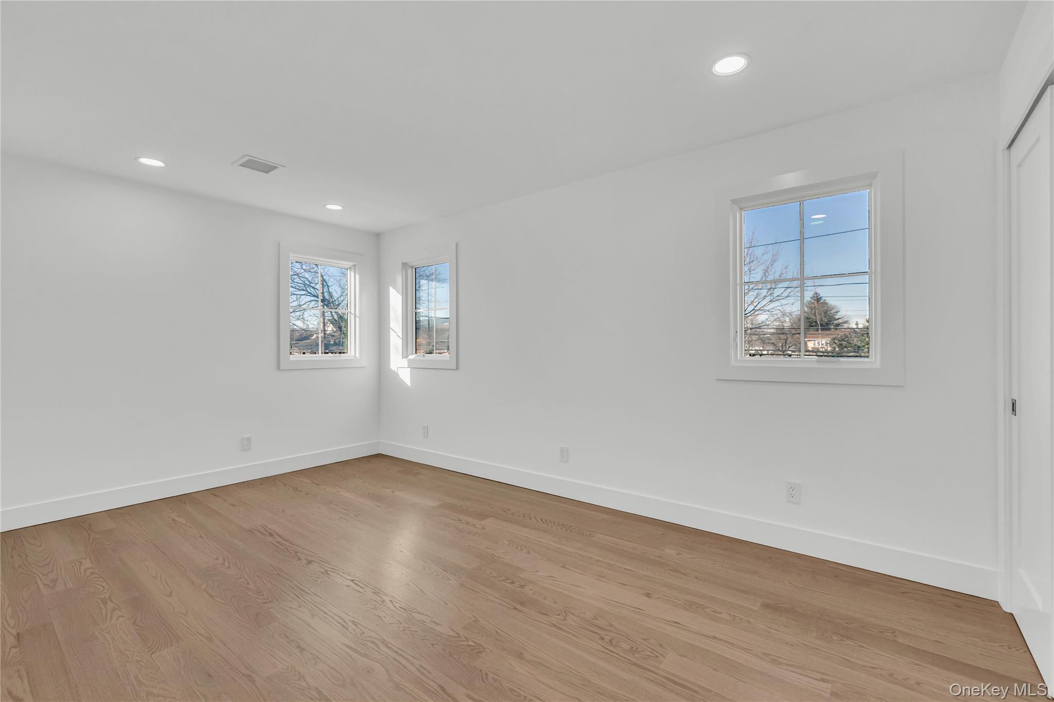 24 Rim Lane, Hicksville, NY 11801