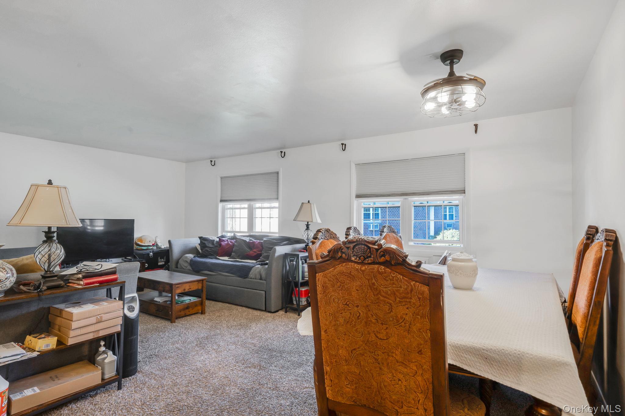 460 Old Town Road # 2J, Port Jefferson Station, NY 11776