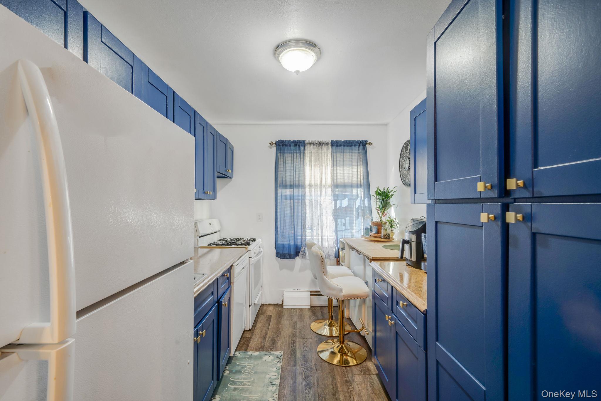 460 Old Town Road # 2J, Port Jefferson Station, NY 11776