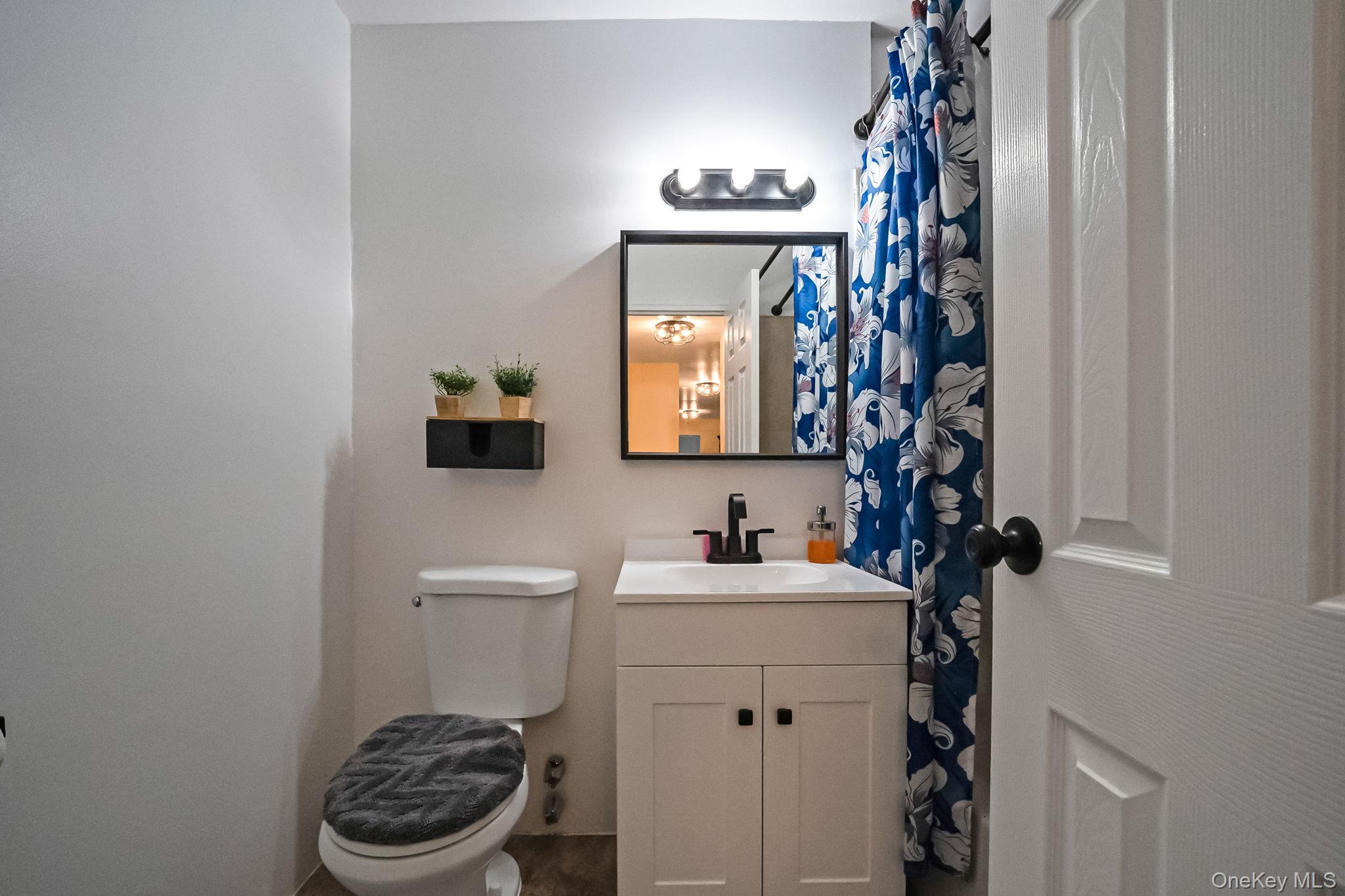 460 Old Town Road # 2J, Port Jefferson Station, NY 11776