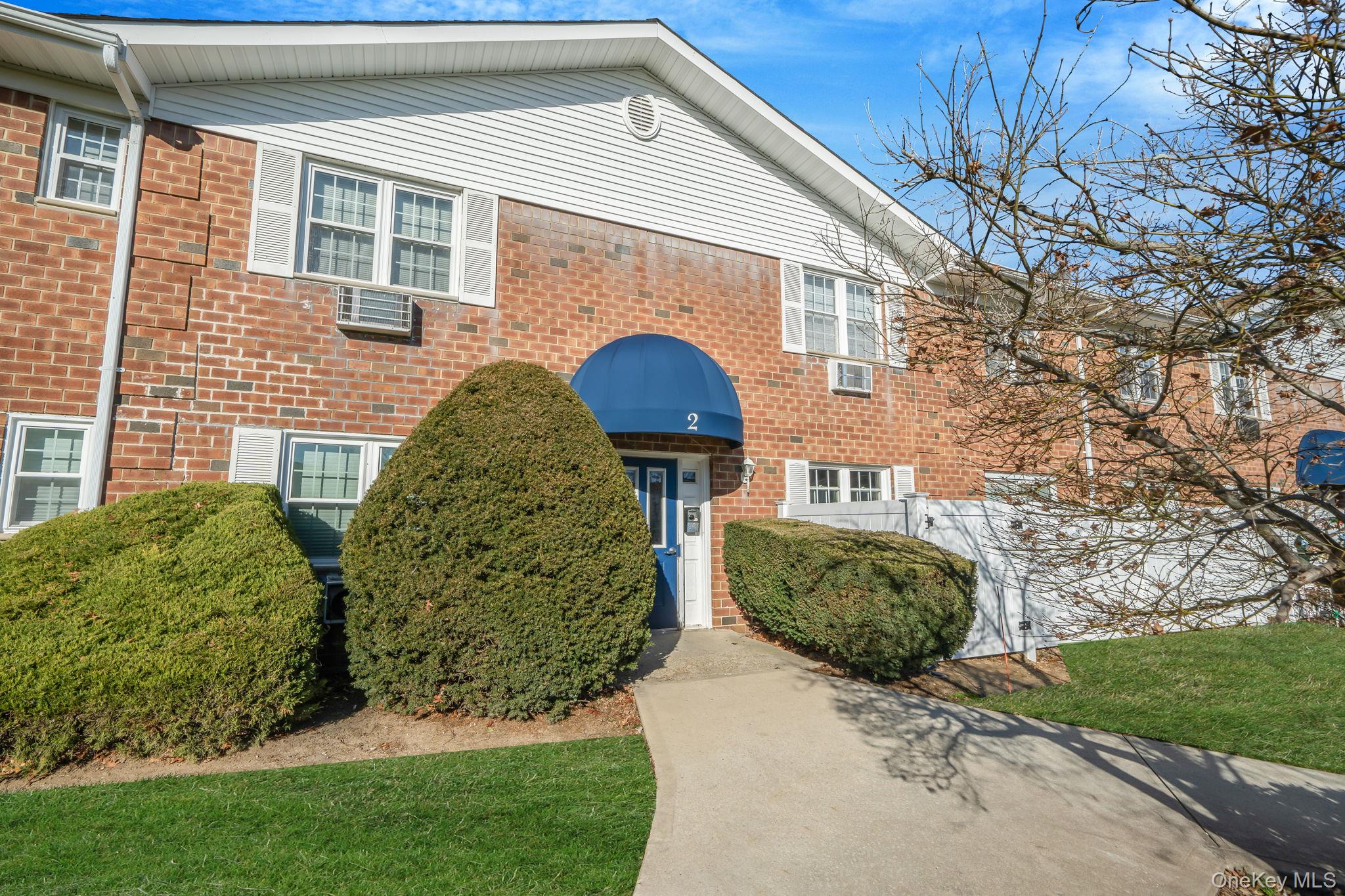 460 Old Town Road # 2J, Port Jefferson Station, NY 11776