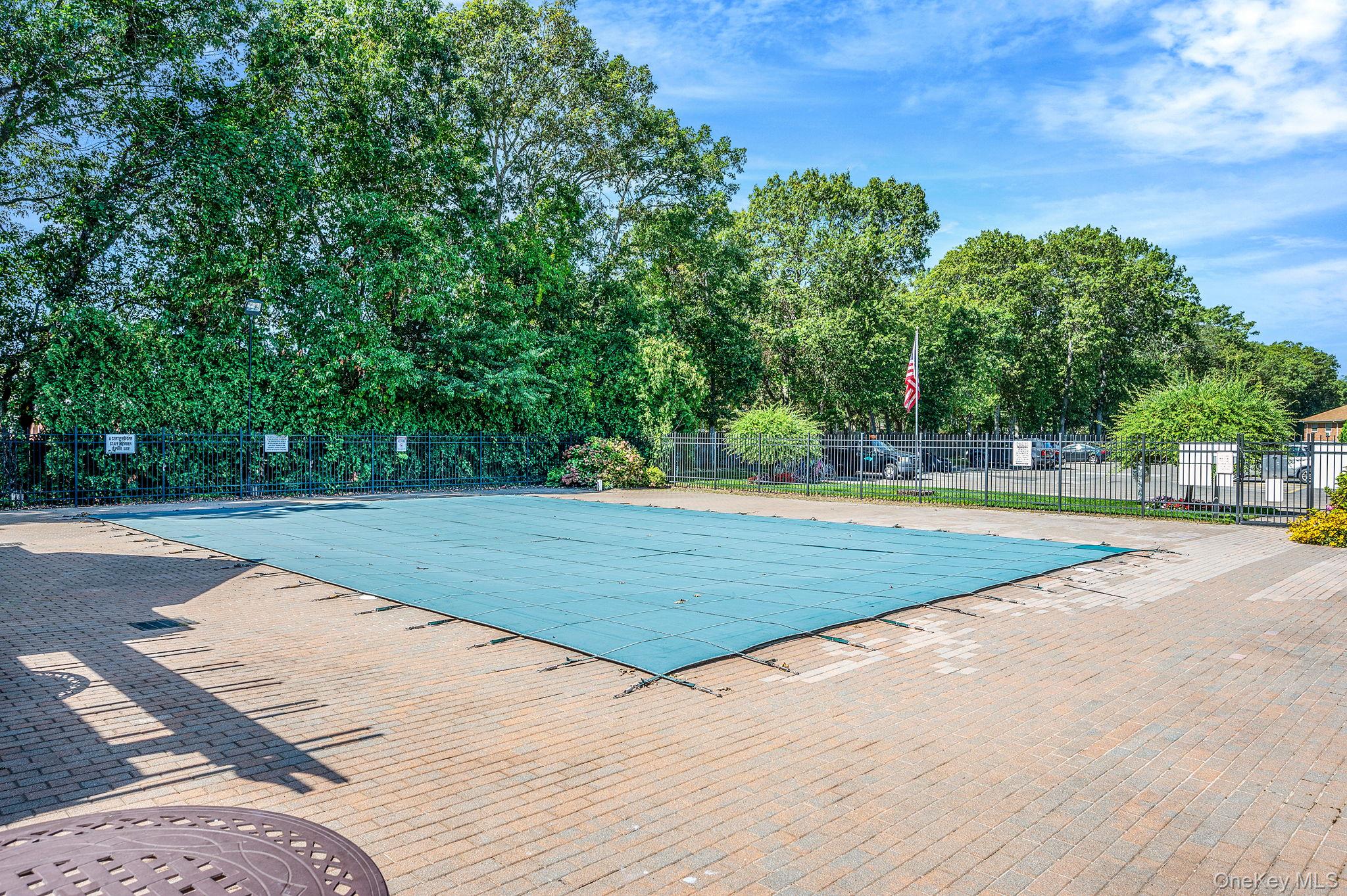 460 Old Town Road # 2J, Port Jefferson Station, NY 11776